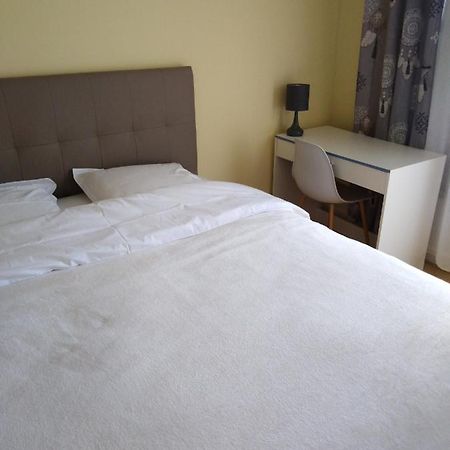 Chez Myla Chambre Avec Tv Ecran Plat Et Salle De Bain Privative Bourges Exteriör bild