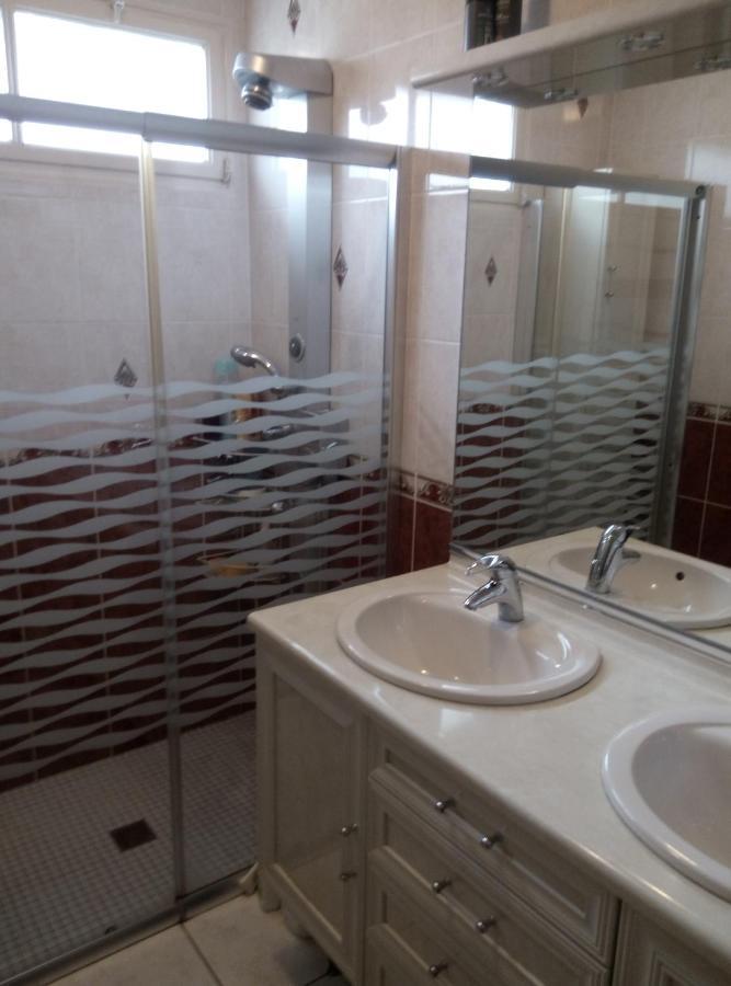 Chez Myla Chambre Avec Tv Ecran Plat Et Salle De Bain Privative Bourges Exteriör bild