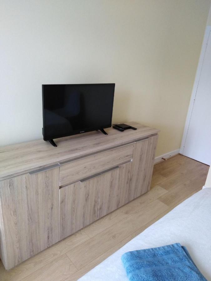Chez Myla Chambre Avec Tv Ecran Plat Et Salle De Bain Privative Bourges Exteriör bild